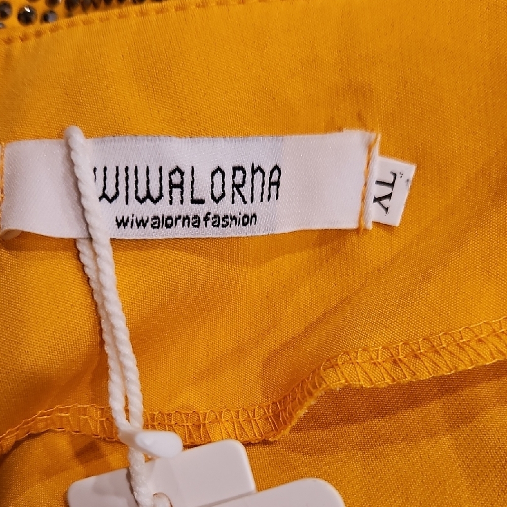 Elegant Yellow Dress with Gold Accents - Picture 10 of 11